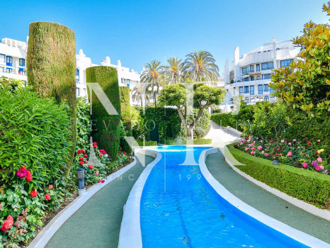 Ático en Urbanización Marbella House con vistas al mar en alquiler de corta temporada