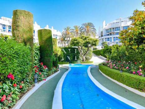 Penthouse dans l'urbanisation Marbella House avec vue sur la mer, en location courte durée