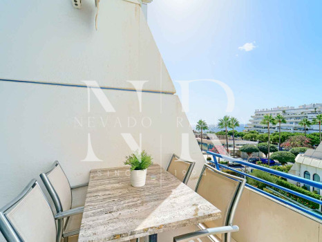 Ático en Urbanización Marbella House con vistas al mar en alquiler de corta temporada