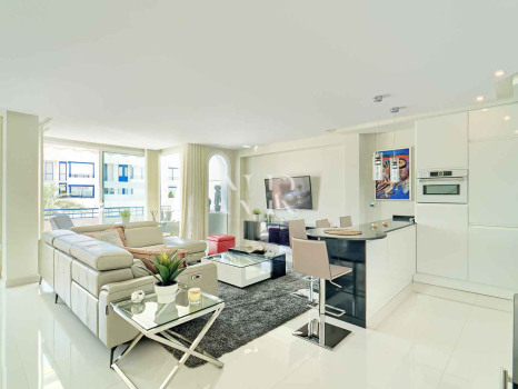 Penthouse dans l'urbanisation Marbella House avec vue sur la mer, en location courte durée