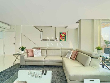 Penthouse dans l'urbanisation Marbella House avec vue sur la mer, en location courte durée