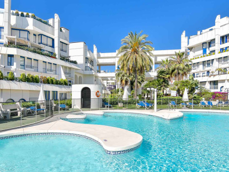 Penthouse dans l'urbanisation Marbella House avec vue sur la mer, en location courte durée