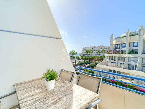 Penthouse dans l'urbanisation Marbella House avec vue sur la mer, en location courte durée