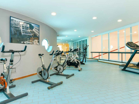 Penthouse dans l'urbanisation Marbella House avec vue sur la mer, en location courte durée