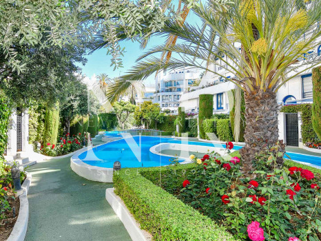 Ático en Urbanización Marbella House con vistas al mar en alquiler de corta temporada