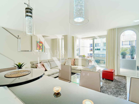 Ático en Urbanización Marbella House con vistas al mar en alquiler de corta temporada