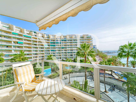 Apartment in the Palm Beach building, beachfront in Marbella centre, for sale