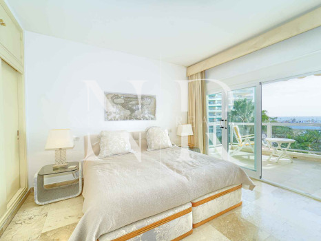 Apartment in the Palm Beach building, beachfront in Marbella centre, for sale