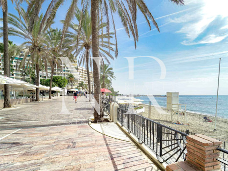 Apartment in the Palm Beach building, beachfront in Marbella centre, for sale