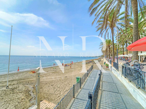 Apartment in the Palm Beach building, beachfront in Marbella centre, for sale