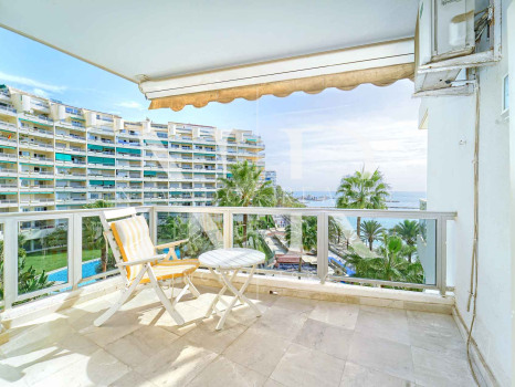 Apartment in the Palm Beach building, beachfront in Marbella centre, for sale