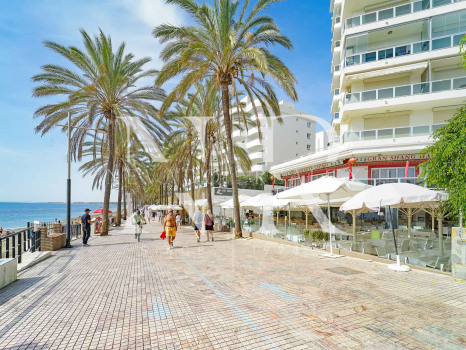 Apartment in the Palm Beach building, beachfront in Marbella centre, for sale