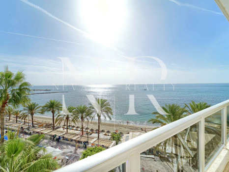Apartment in the Palm Beach building, beachfront in Marbella centre, for sale