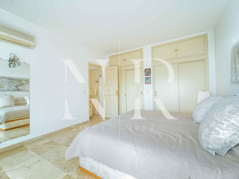 Apartment in the Palm Beach building, beachfront in Marbella centre, for sale