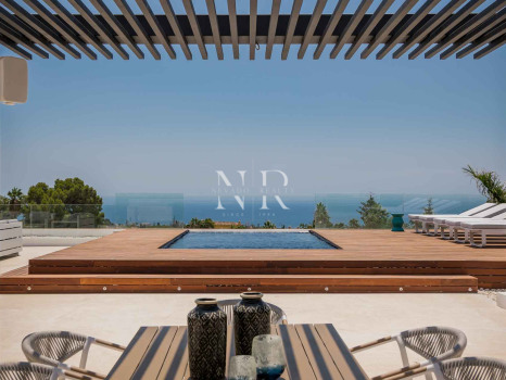 Villa with sea views in Marbella for sale