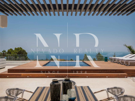 Villa with sea views in Marbella for sale 