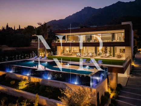 Villa with sea views in Marbella for sale 