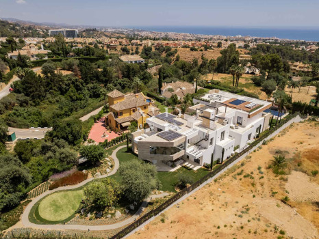 Villa with sea views in Marbella for sale