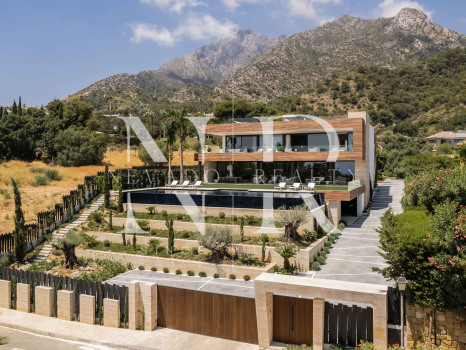 Villa with sea views in Marbella for sale 
