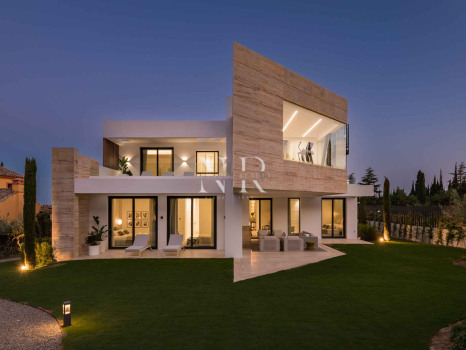 Villa with sea views in Marbella for sale