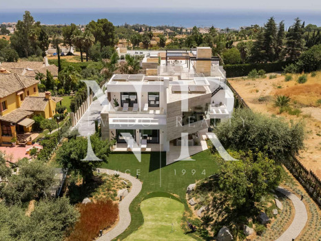 Villa with sea views in Marbella for sale 
