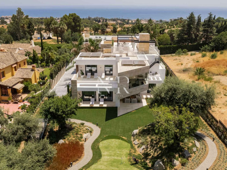 Villa with sea views in Marbella for sale