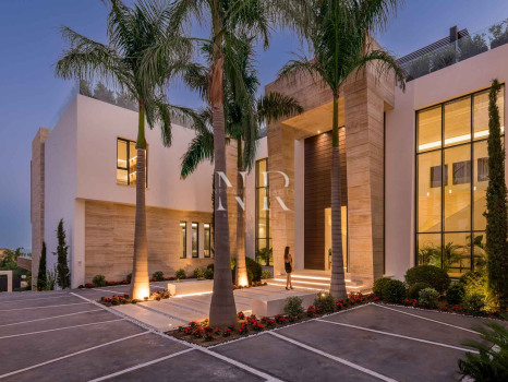 Villa with sea views in Marbella for sale