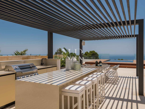 Villa with sea views in Marbella for sale