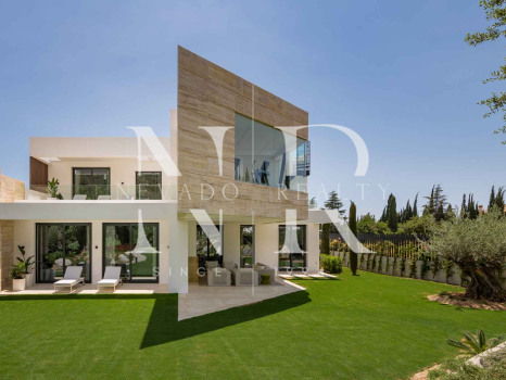 Villa with sea views in Marbella for sale 
