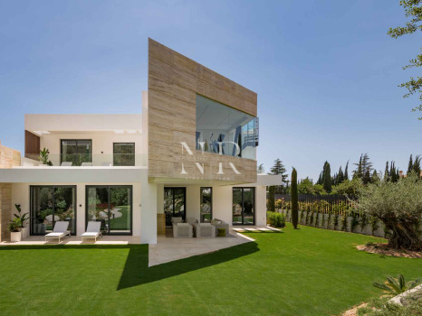 Villa with sea views in Marbella for sale