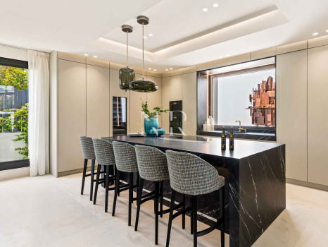 Villa with sea views in Marbella for sale