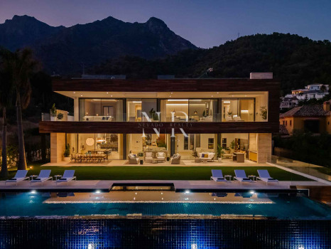 Villa with sea views in Marbella for sale