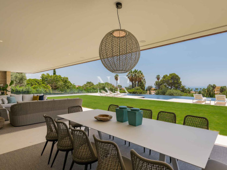 Villa with sea views in Marbella for sale