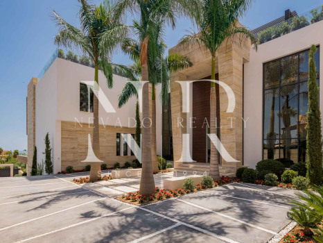 Villa with sea views in Marbella for sale 
