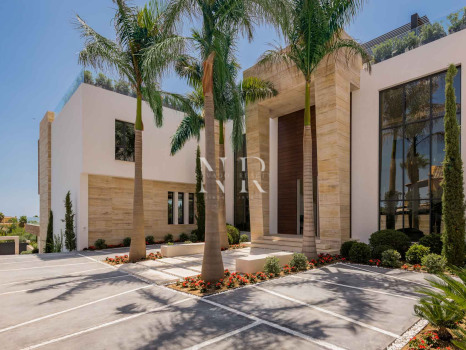 Villa with sea views in Marbella for sale