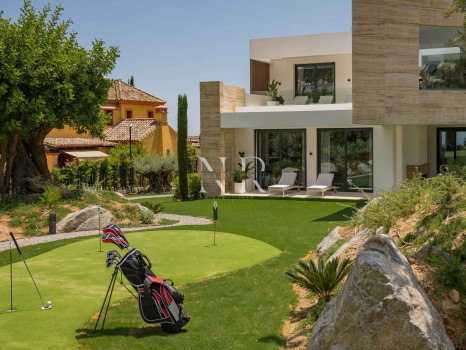 Villa with sea views in Marbella for sale