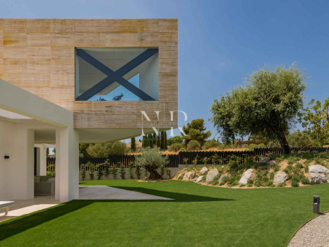 Villa with sea views in Marbella for sale