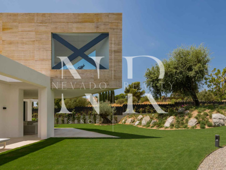 Villa with sea views in Marbella for sale 
