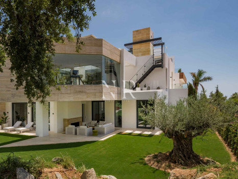Villa with sea views in Marbella for sale