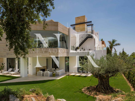 Villa with sea views in Marbella for sale 