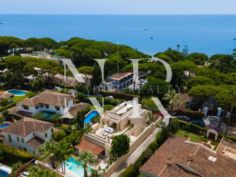 Villa next to the beach in urbanization Casablanca for sale