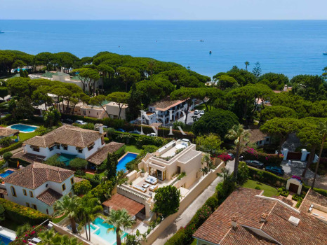 Villa next to the beach in urbanization Casablanca for sale