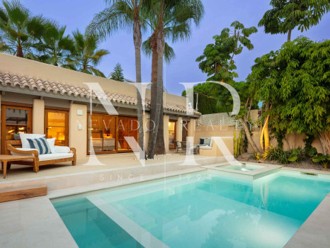 Villa next to the beach in urbanization Casablanca for sale