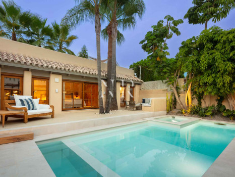 Villa next to the beach in urbanization Casablanca for sale