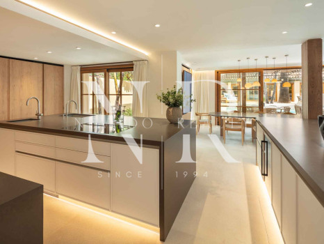 Villa next to the beach in urbanization Casablanca for sale