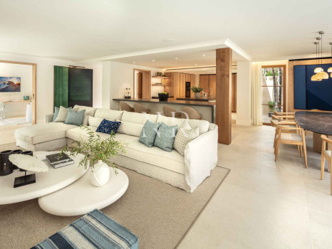 Villa next to the beach in urbanization Casablanca for sale