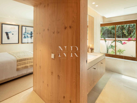 Villa next to the beach in urbanization Casablanca for sale