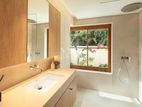 Villa next to the beach in urbanization Casablanca for sale