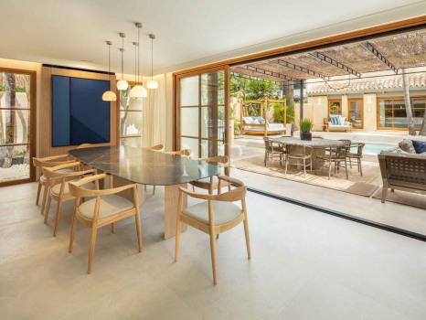 Villa next to the beach in urbanization Casablanca for sale