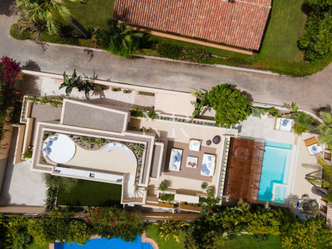 Villa next to the beach in urbanization Casablanca for sale